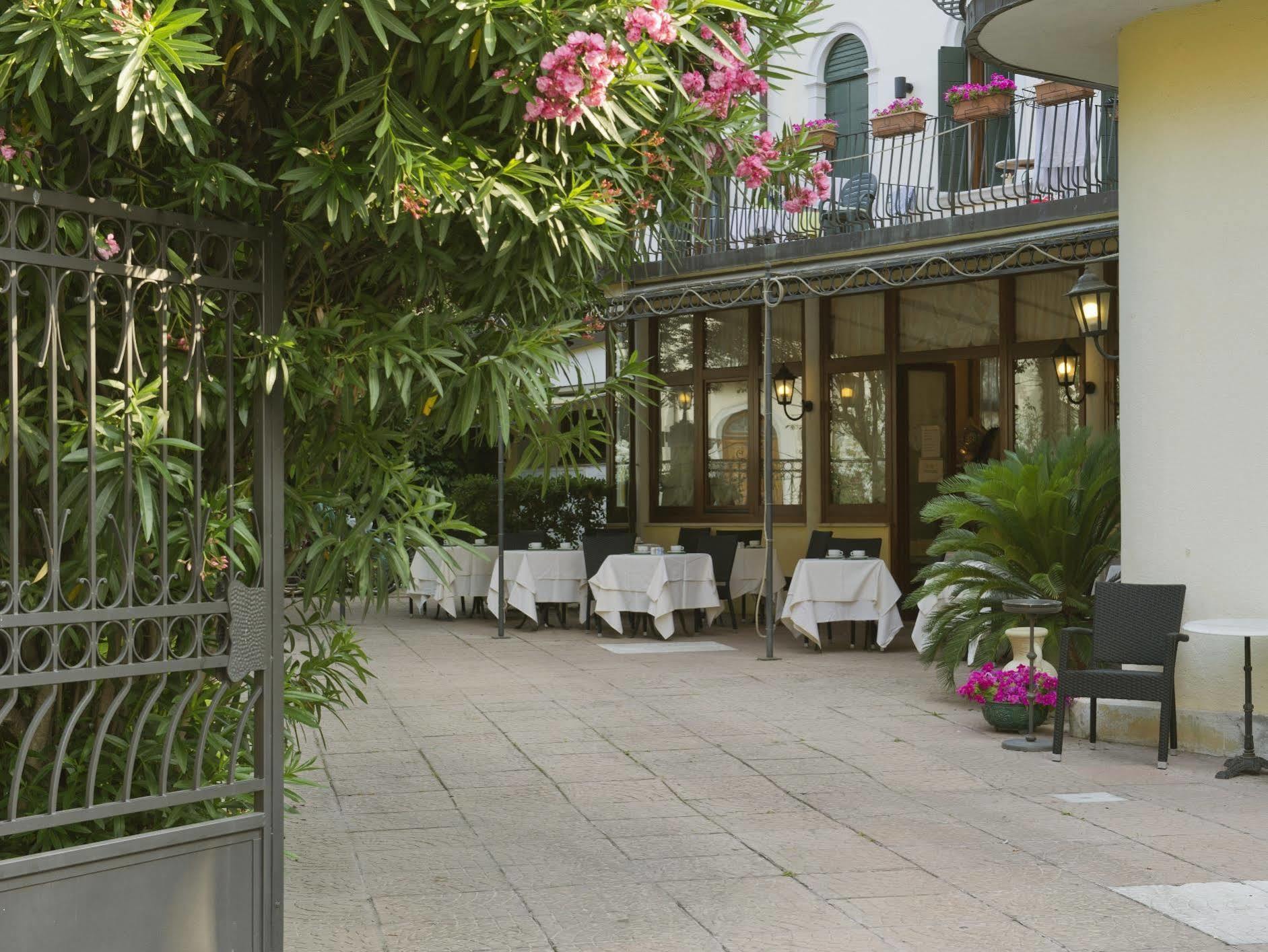 Hotel Villa Edera Lido di Venezia Exterior foto